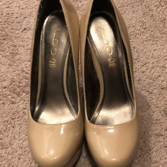 Beige high heels softly used - Picture 1 of 6